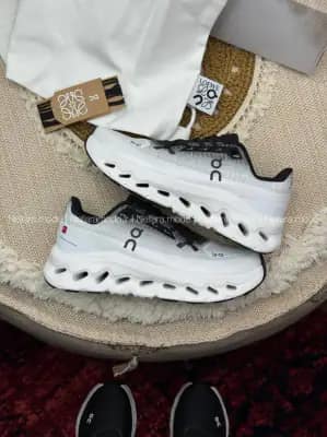کتونی On Running کلودتیلت سفید مشکی گرادینت | On Running Cloudtilt White Black Ombre