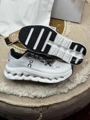 کتونی On Running کلودتیلت سفید مشکی گرادینت | On Running Cloudtilt White Black Ombre