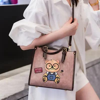 کیف وارداتی تدی بند چرمی کرمی و یاسی