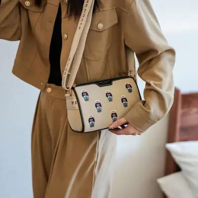 کیف وارداتی تدی گلدوزی بند برزنتی کرم قهوه ای و کرم و مشکی