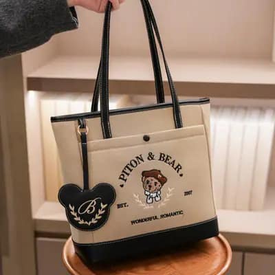 کیف وارداتی تدی گلدوزی بند چرمی مشکی و کرم 