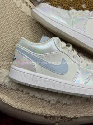 نایک ایر جردن ۱ بدون ساق هولوگرامی زنانه | Nike Air Jordan 1 SE LNY