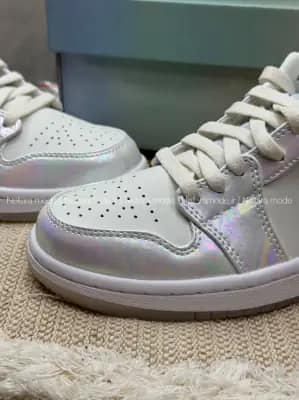 نایک ایر جردن ۱ بدون ساق هولوگرامی زنانه | Nike Air Jordan 1 SE LNY