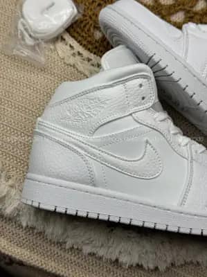 نایک جردن ۱ مید تمام سفید زنانه و مردانه | Nike Air Jordan 1 Mid Triple White