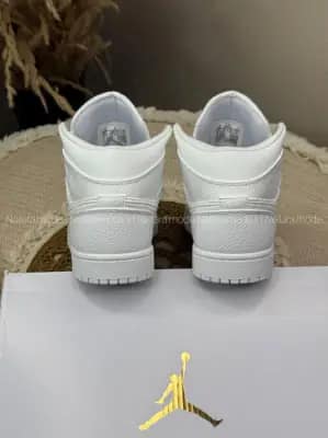 نایک جردن ۱ مید تمام سفید زنانه و مردانه | Nike Air Jordan 1 Mid Triple White