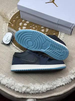 نایک جردن ۱ بدون ساق SE مشکی سرمه‌ای تیره زنانه و مردانه | Nike Air Jordan 1 SE Black Dark Navy