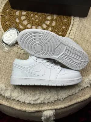 نایک جردن ۱ بدون ساق تمام سفید زنانه و مردانه | Nike Jordan 1 Triple White