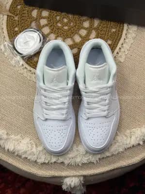 نایک جردن ۱ بدون ساق تمام سفید زنانه و مردانه | Nike Jordan 1 Triple White