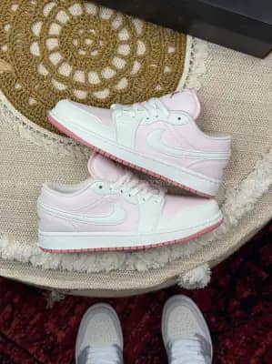 کتونی جردن ۱ لو اس ای صورتی زنانه | Air Jordan Low SE Sail Pink