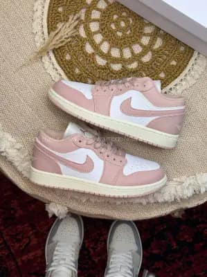 کتونی ایر جردن ۱ صورتی کمرنگ آکسفورد زنانه | Air Jordan 1 Low Pink Oxford