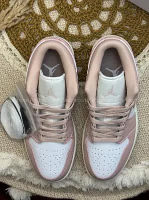 کتونی ایر جردن ۱ صورتی کمرنگ آکسفورد زنانه | Air Jordan 1 Low Pink Oxford