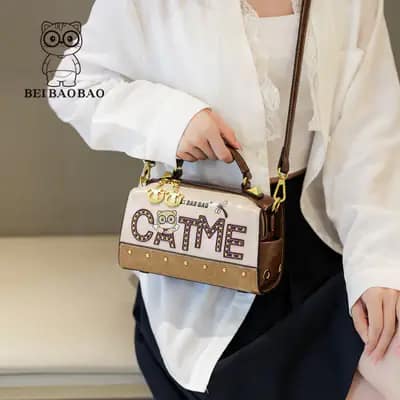 کیف وارداتی تدی گلدوزی بند چرمی قهوه‌ای و کرمی