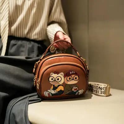 کیف وارداتی تدی گلدوزی بند برزنتی قهوه‌ای و کرمی
