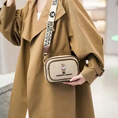 کیف وارداتی تدی دو زیپ جنس کنف بند برزنتی قهوه‌ای و کرمی