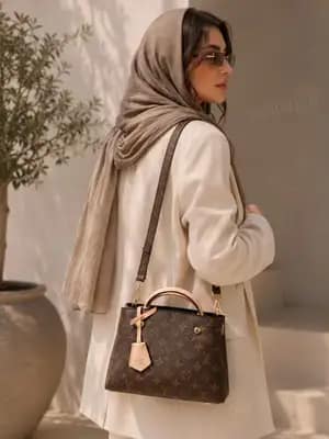 کیف دستی و دوشی زنانه چرم LV مونوگرام قهوه‌ای روی جعبه نارنجی برند