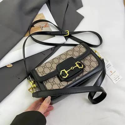 کیف دوشی و زیربغلی زنانه طرح سگک دار با دو بند کوتاه و بلند مشکی