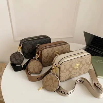 کیف وارداتی زنانه دوشی چرم طرح مونوگرام با چارم بگ و بند قابل تنظیم نلارا مد