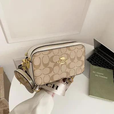 کیف وارداتی زنانه دوشی چرم طرح مونوگرام با چارم بگ و بند قابل تنظیم نلارا مد