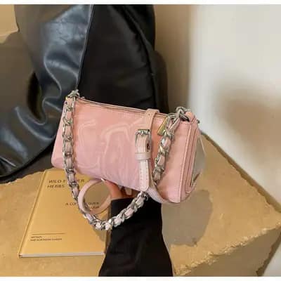 کیف دوشی و دستی زنانه چرم براق صورتی با دسته زنجیر نقره ای مدل سیلویا