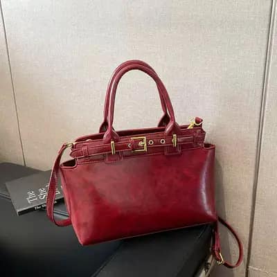 کیف دستی و دوشی وارداتی زنانه چرم واکسی رنگ زرشکی مدل هلنا نلارامد