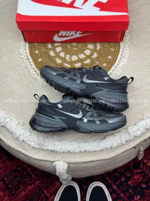 کفش نایک V2K Run سبز متالیک زنانه و مردانه | Nike V2K Run Metallic green