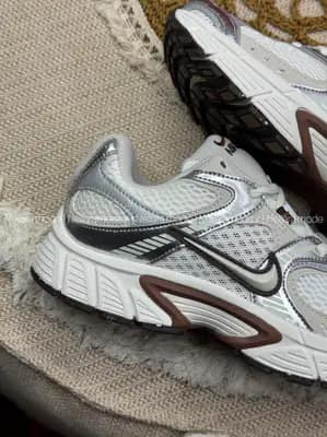 کفش نایک وی فایو سفید نقره‌ای قهوه‌ای زنانه و مردانه | Nike V5 Run White Mocha